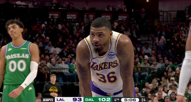 湖人悍将斯玛特真是让人肃然起敬！在今天湖人客场以116：110力克独行侠的赛后采