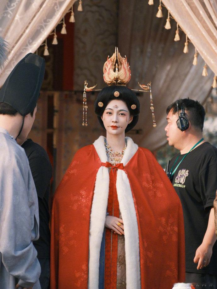 沈梦辰分享李现拍的剧照沈梦辰发李现拍的剧照看到沈梦辰发李现拍的剧照，令歌与三郎的