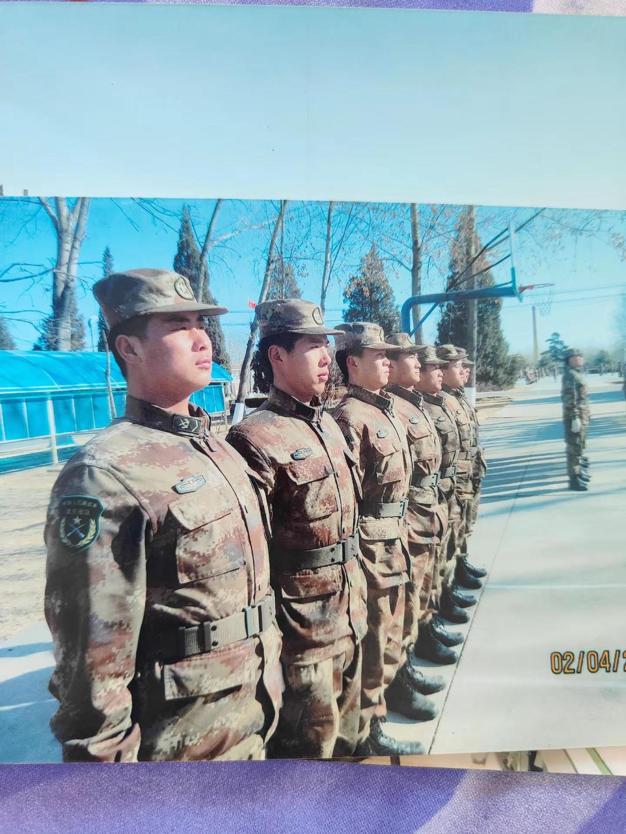 致敬军旅 保家卫国