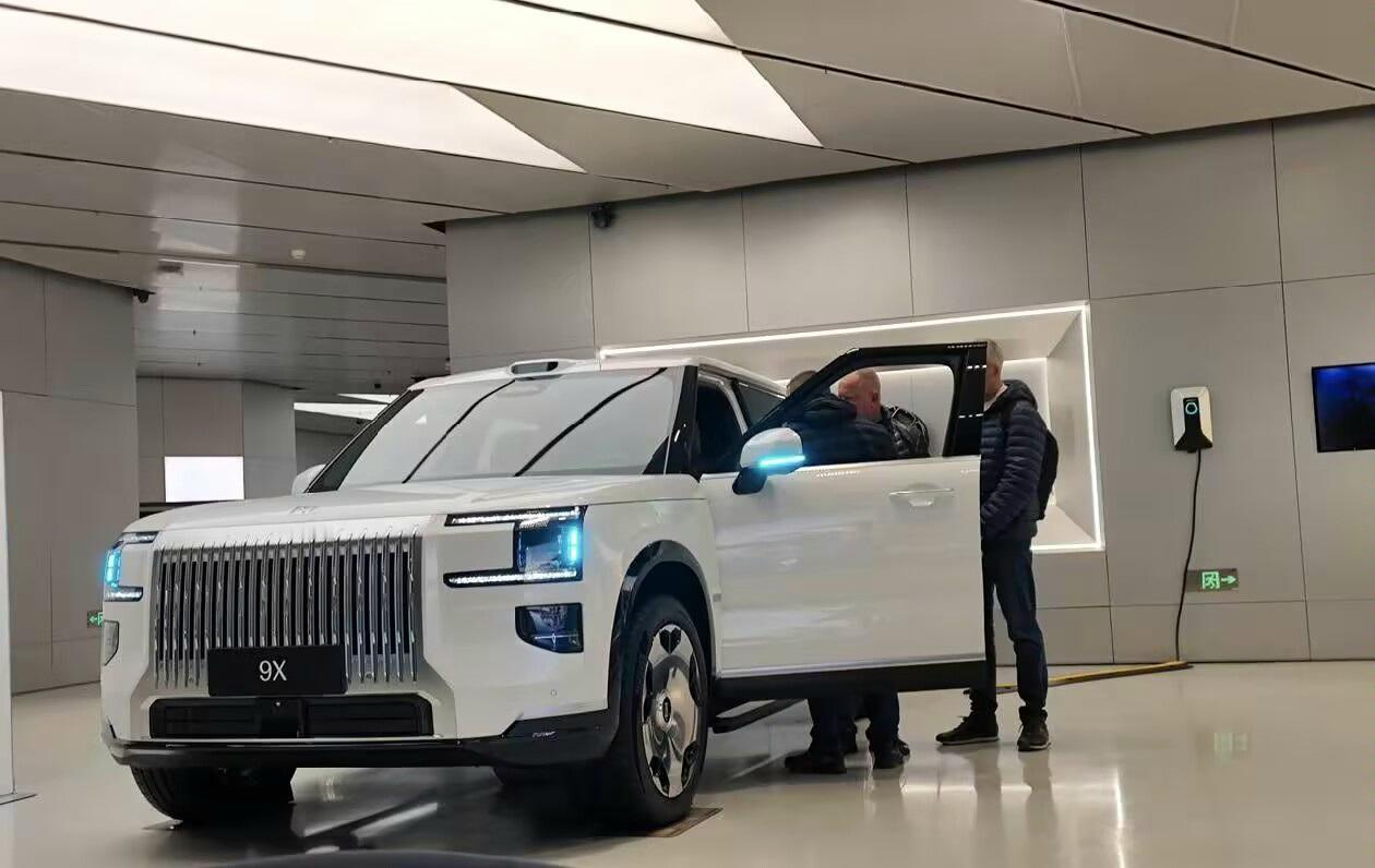 明年不好说，就汽车行业来说，明年可能维权节目会越来越多吧。我的展望其实不算很多，