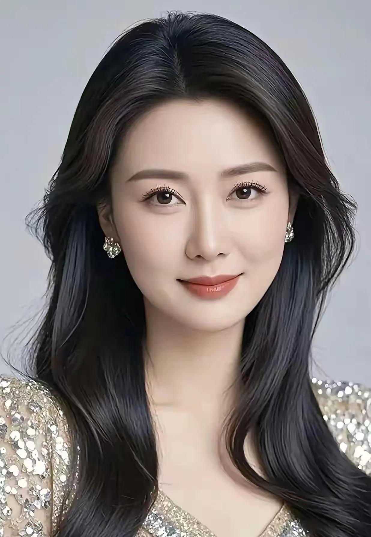 朝阳照亮一天的希望，愿你心中的梦想如阳光般灿烂。每天都是一次新的机会，愿你珍惜每