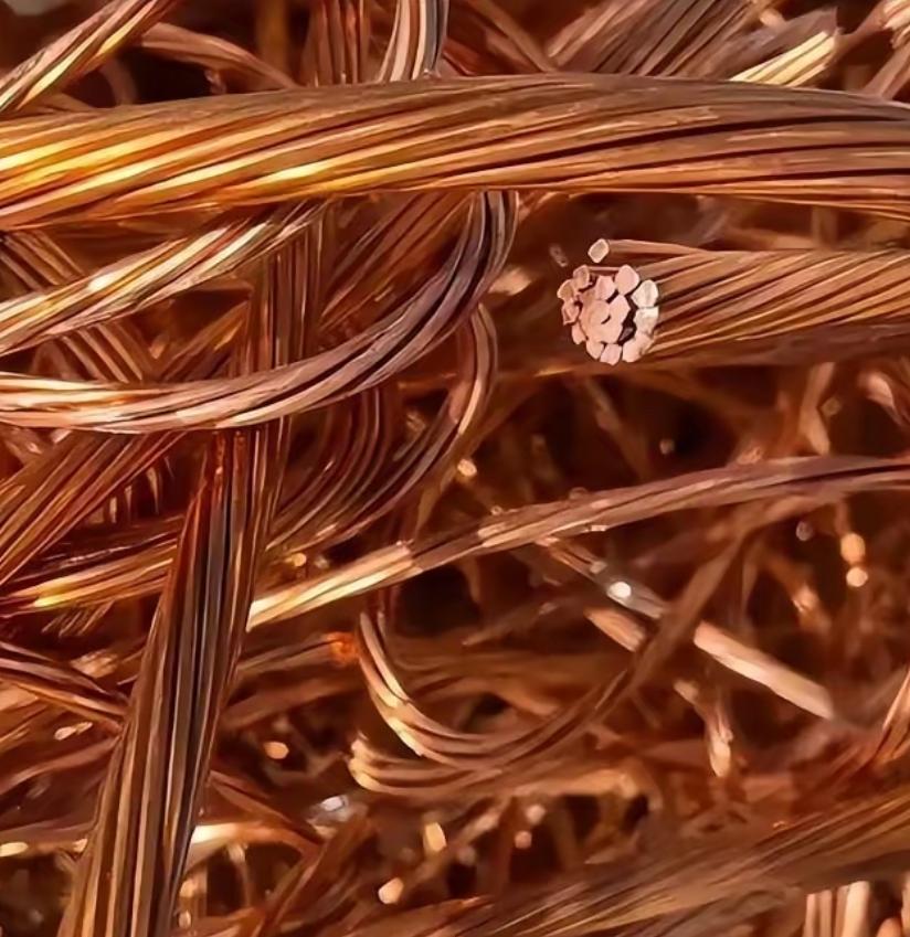 美国这次蒙了，美国大量囤积了铜，把铜价炒上天去了，可美国万万没料到，中国根本不按