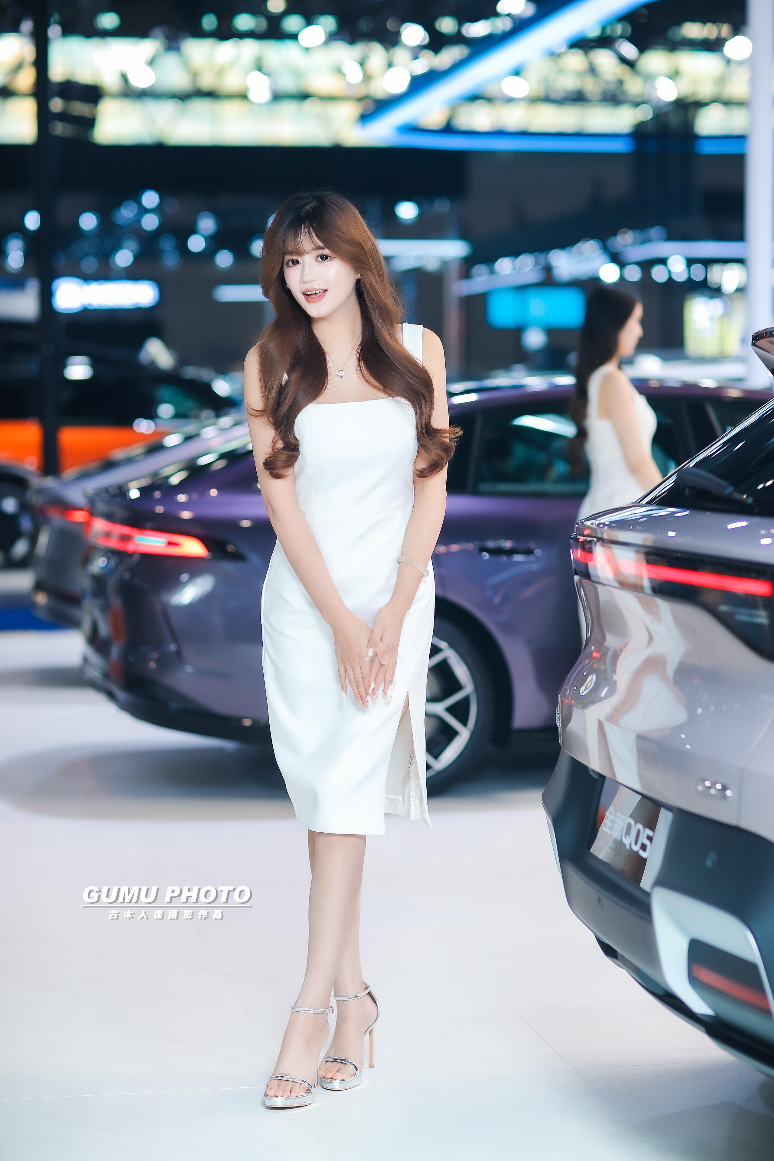 2025重庆汽车消费节长安启源展台模特小姐姐 2025重庆汽车消费节  
