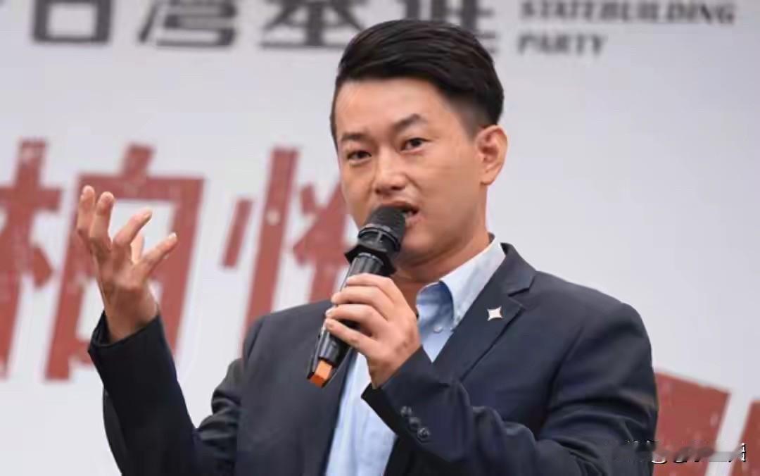 绿营名嘴陈柏惟日前在接受媒体采访时谈到了台海局势问题，他说根据自己多年的经验判断
