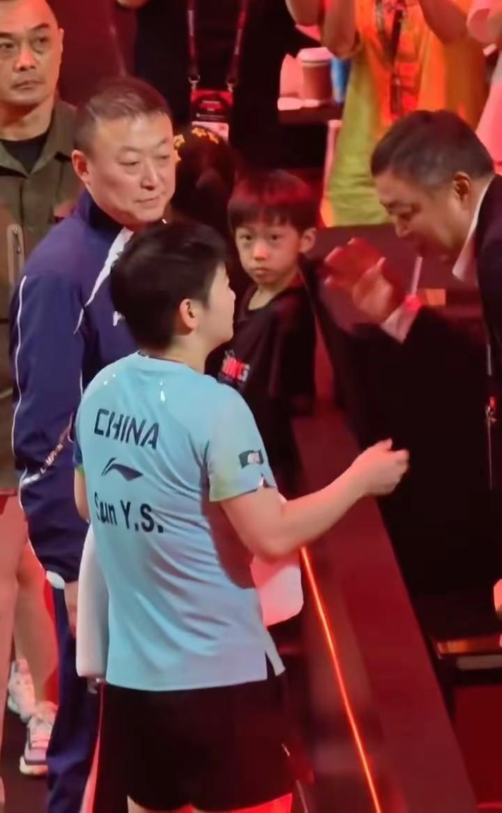 孙颖莎4比2早田希娜，晋级新加坡大满贯女单四强，与陈熠会师半决赛，赛后刘国梁现场