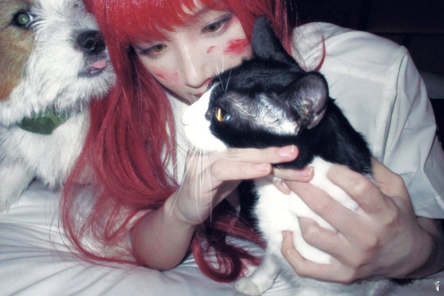 卢昱晓[超话] 噜噜晓紧急挽回形象ing[爱慕]此女美得已不知天地为何物了，简直