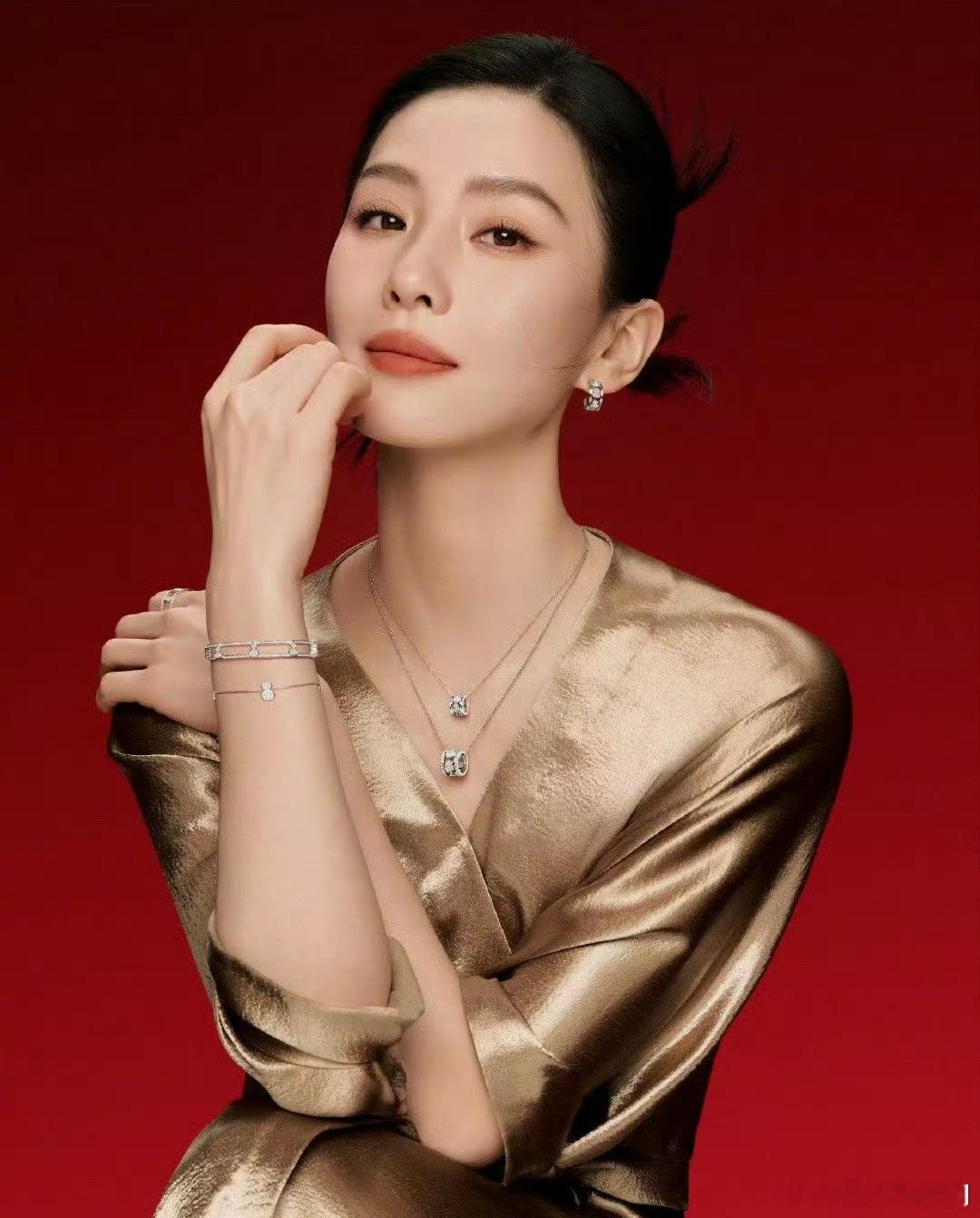刘诗诗、林允儿品牌宣传片，中韩女星对比。你更喜欢哪个[吃瓜] 