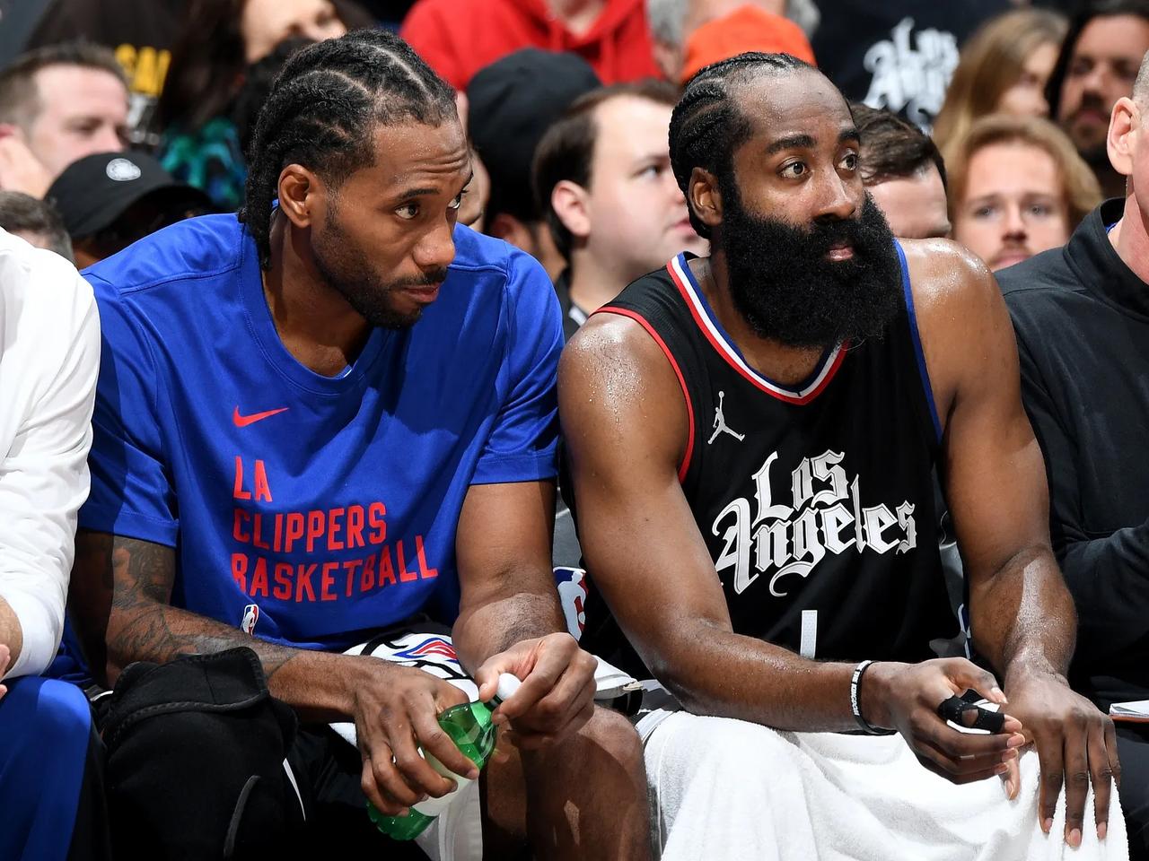 名记 Shams 爆料，快船球星莱昂纳德新赛季 NBA 开始时将无限期缺阵，进行