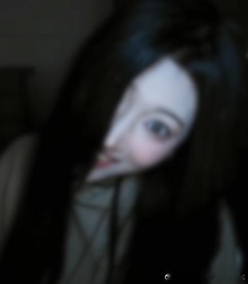 啊啊啊卧槽我真是惊了，B站现在讲个鬼故事需要这么卷的吗？还tm边cosplay边