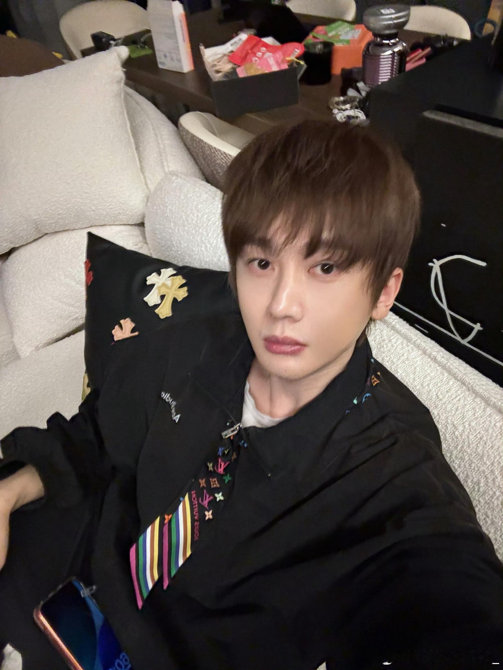 李登科直播锐评赖冠霖经纪人言论李登科这波锐评太敢了，直接把内娱经纪人那套扭曲逻辑