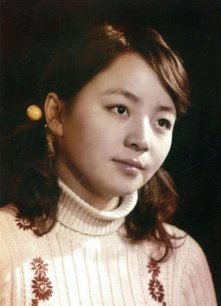 宋丹丹和王姬是同学吗？她俩的交情真的是从上学时就攒下的老底子，俩人当年是实打实的