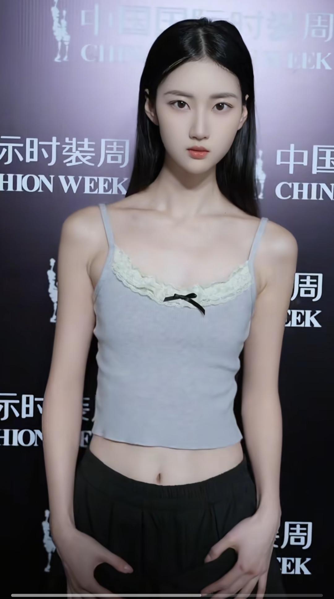 模特董雨萱秀场之外随性穿搭美女人像群 高清美女