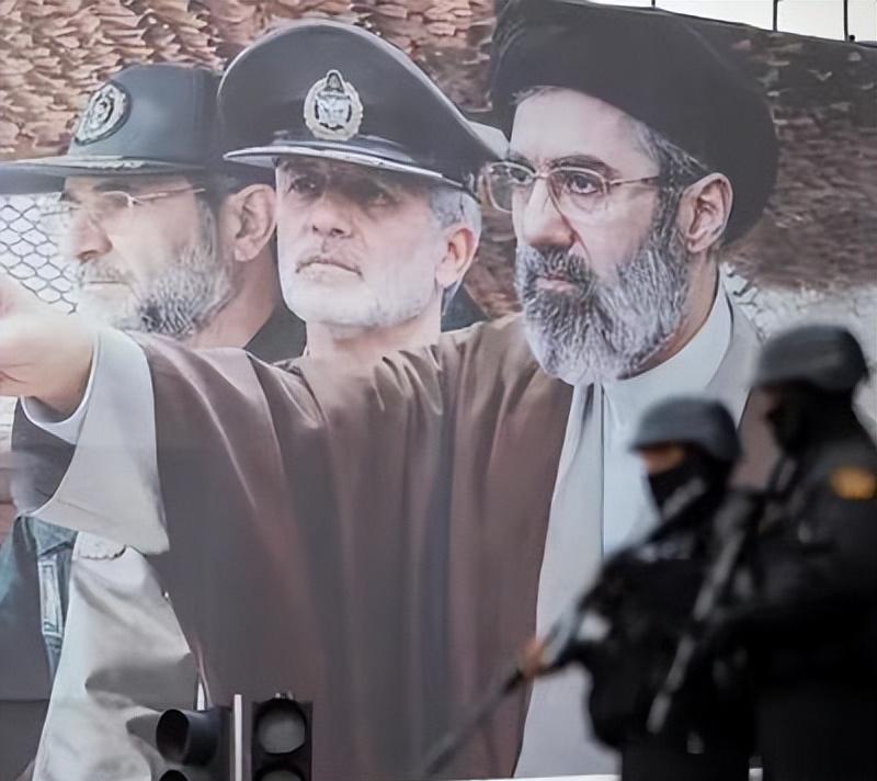 刚宣布暂停对美间接谈判，伊朗转头就拜托巴基斯坦出面调停。这边外交留有余地，那边以