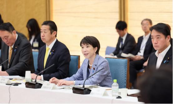 中方不搭理！日本急了。5月18日，日方放出消息：今年6月的上海国际电影节，办了近