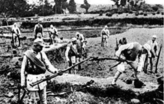 1945年，新四军战士李福兴在打扫战场时，无意间发现了一名鬼子尸体上有一把枪，正