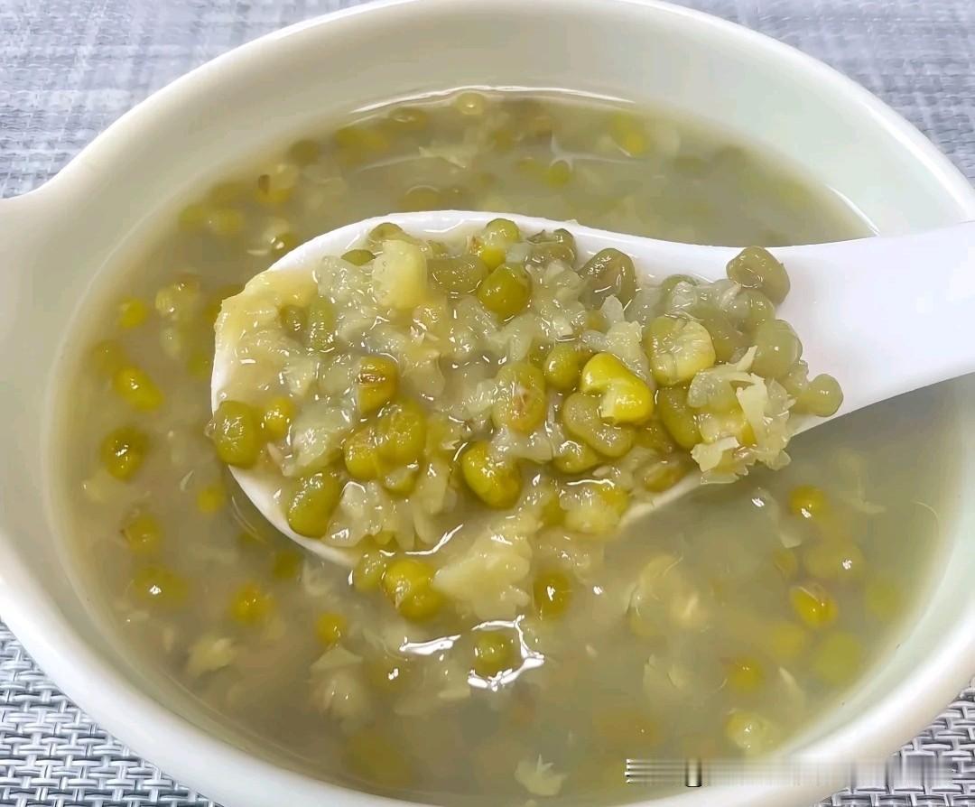 夏季炎热，温度高让人的心脏负荷加重，合理饮食确实能有效“减负”。这夏季护心饮食方