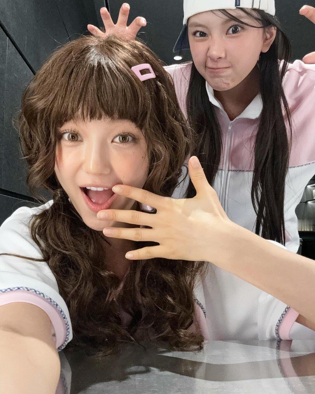 我在想两个女孩 