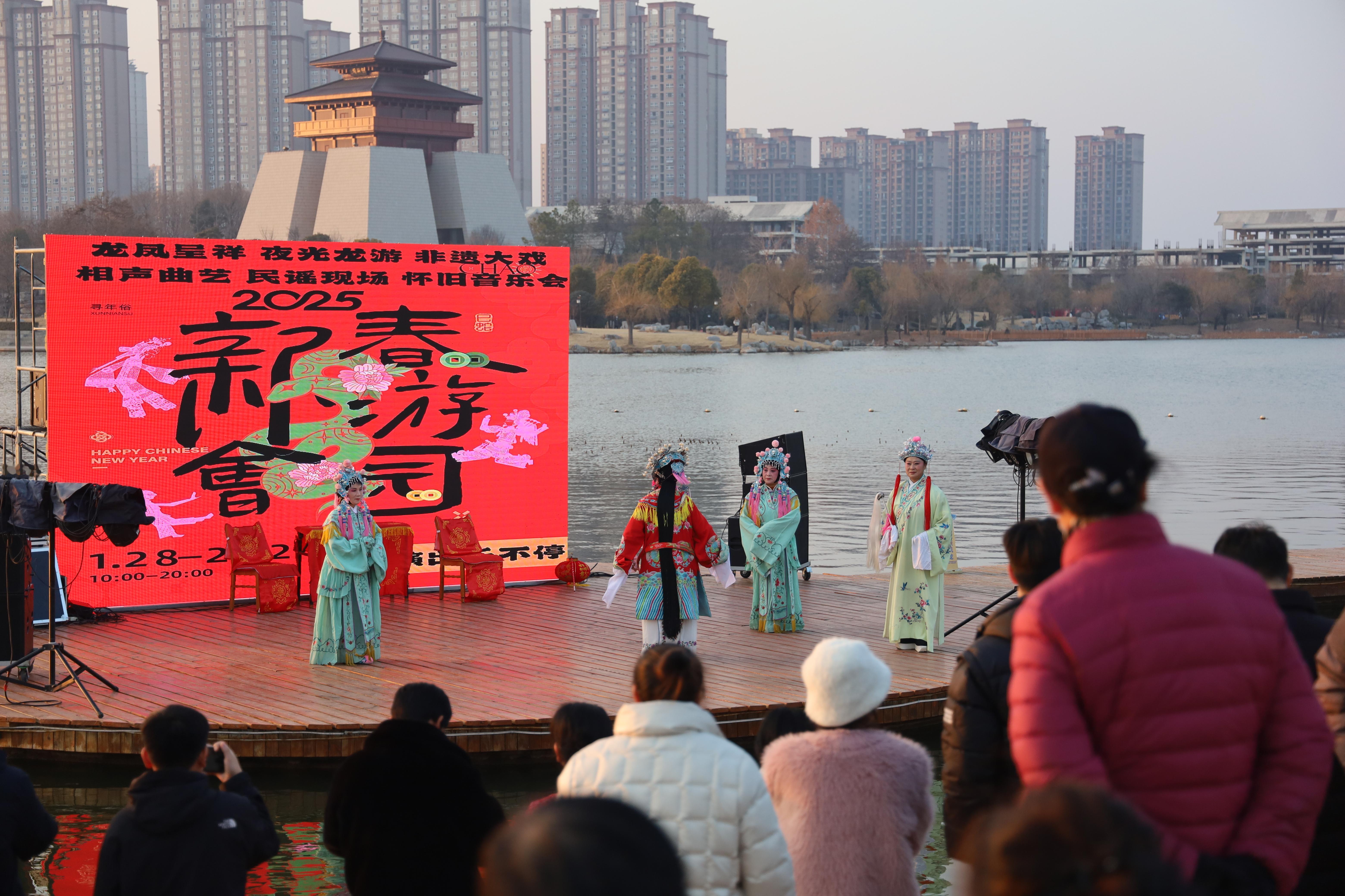 寻美中国[超话]  寻美中国  【枣庄东湖公园初一人气旺】  春节期间天气晴好，