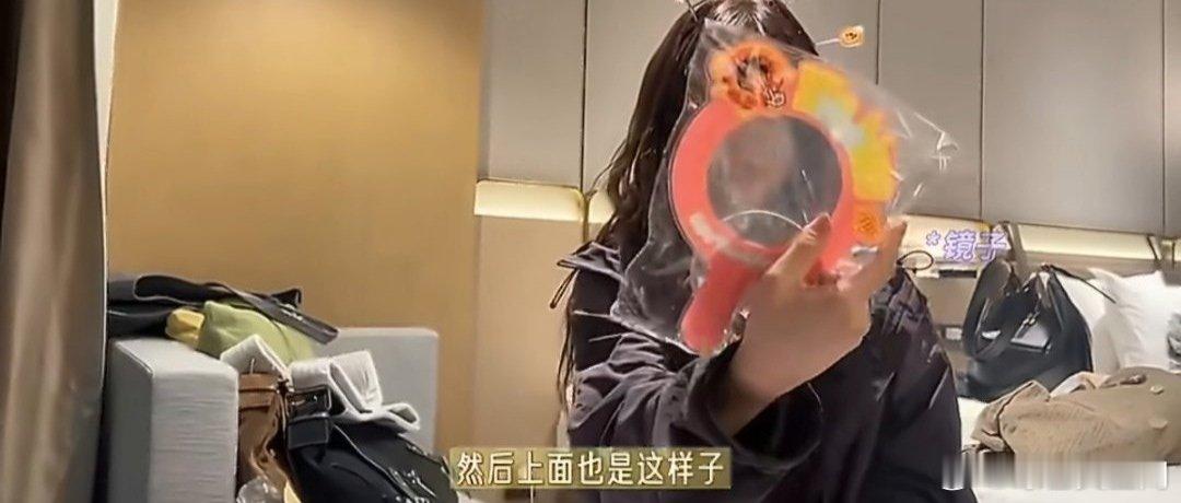 徐梦洁为李心洁陶昕然谢楠准备礼物永远为真诚心动！徐梦洁默默准备礼物，温柔又有礼貌