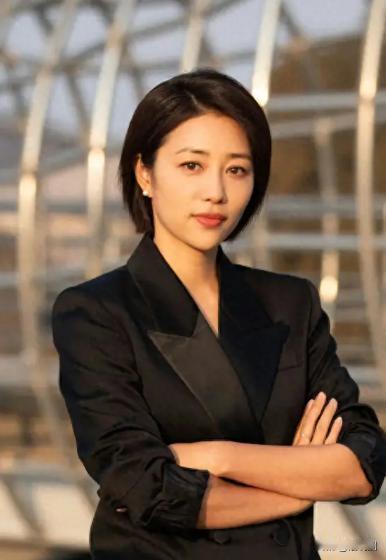 张龄心把北电院长扈强吊了20年不结婚，她18岁考入北电表演系，班主任叫扈强。俩人