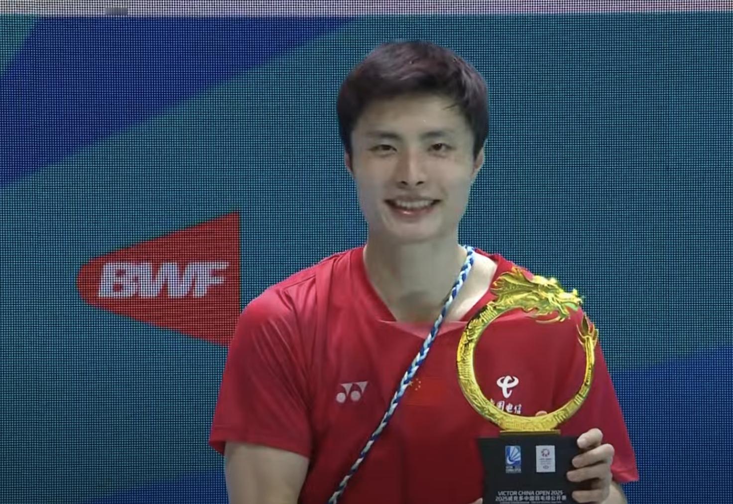石宇奇夺冠之路🏆32进16:石宇奇🇨🇳 21-16、21-11 🇨🇳翁