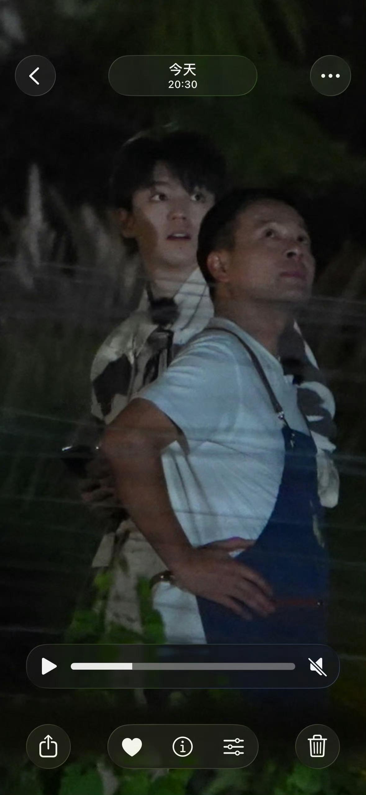 真羡慕Linda厨啊还跟白月光一起看月亮你们就看吧  我在屏幕前一点都不苦  一