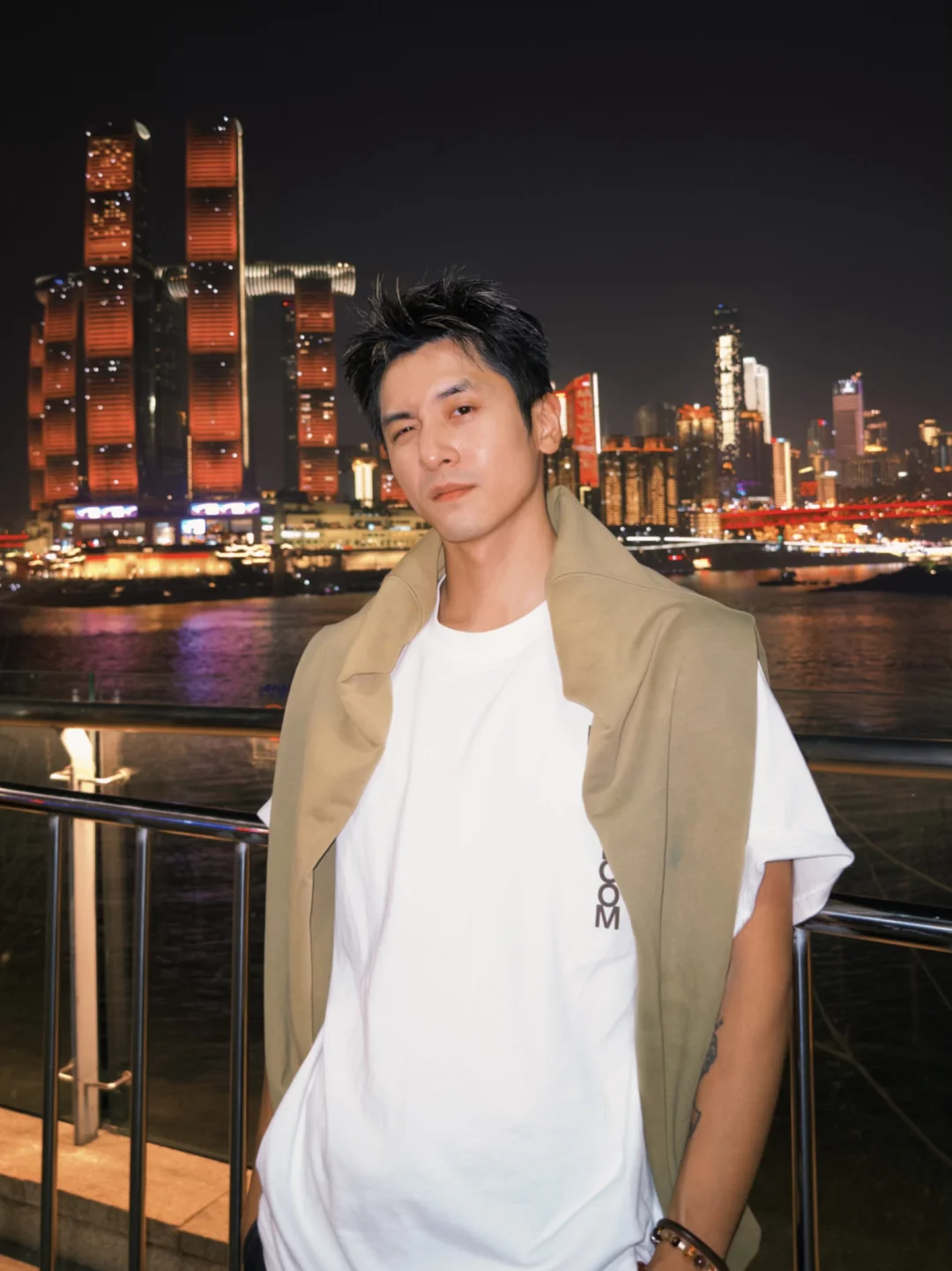 吃面，不停的吃面