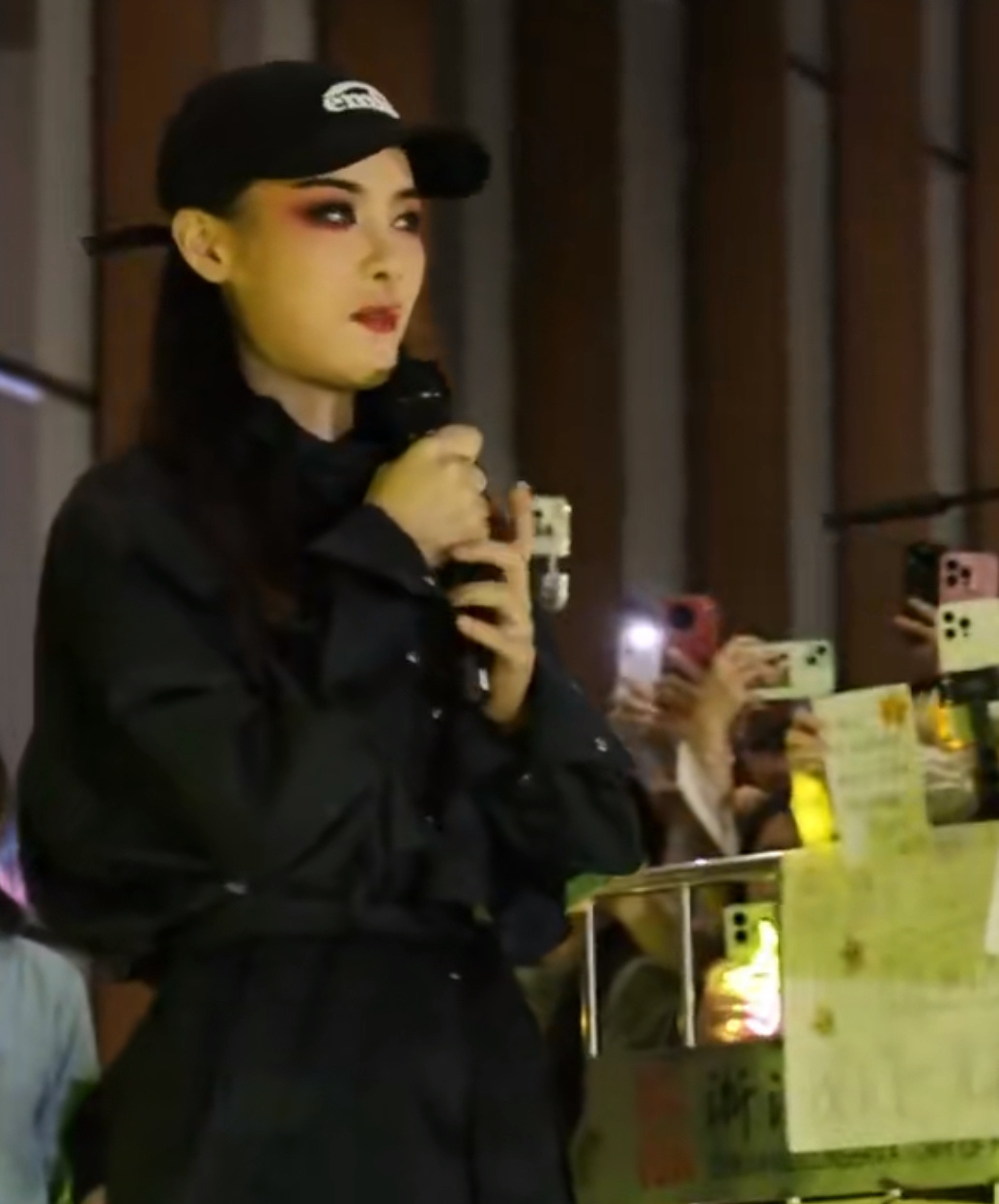陈丽君含泪道歉网友表示：知错就改，还是好孩子！ ​​​