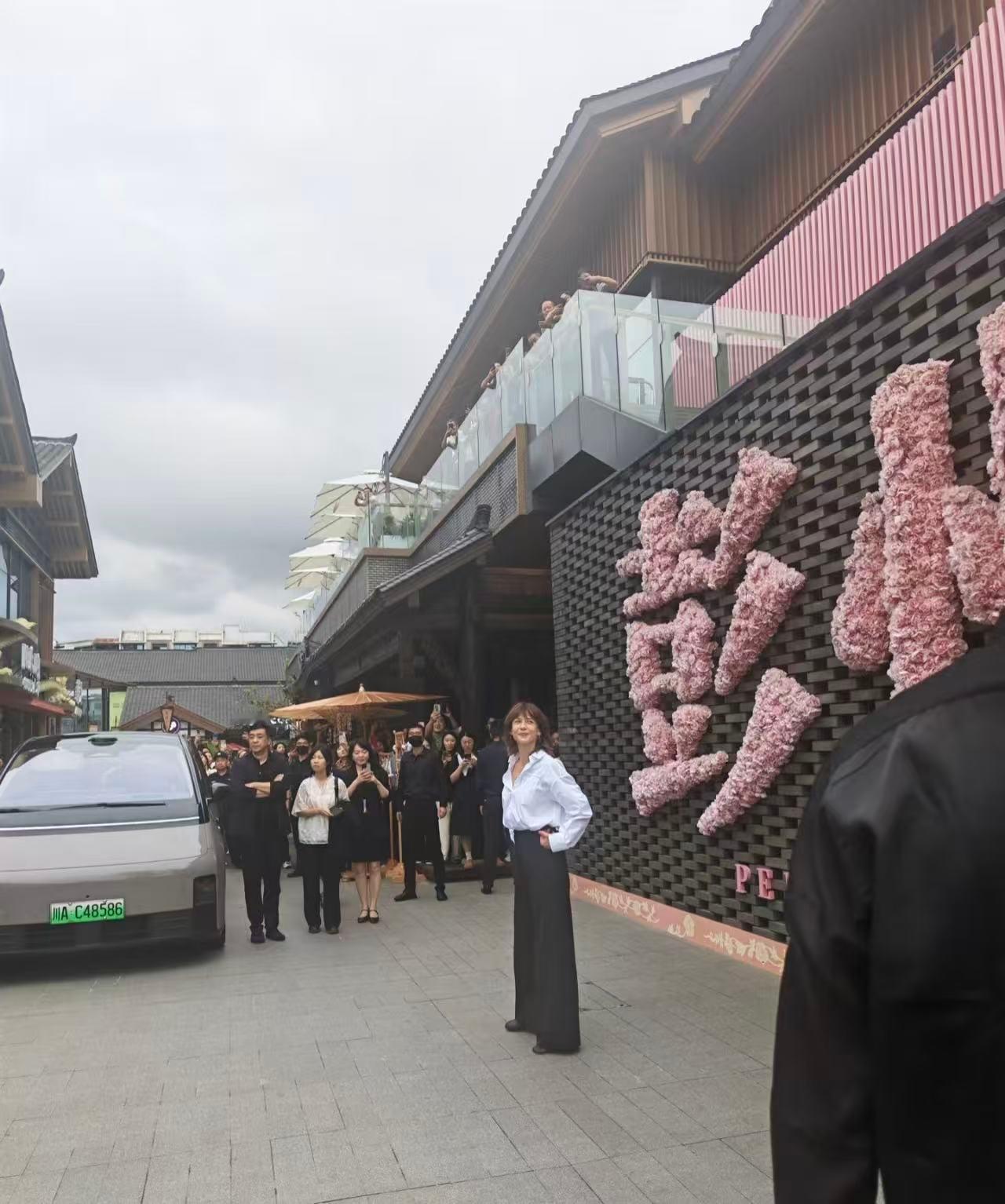 苏菲玛索在彭州做活动，用的什么车？ ​​​