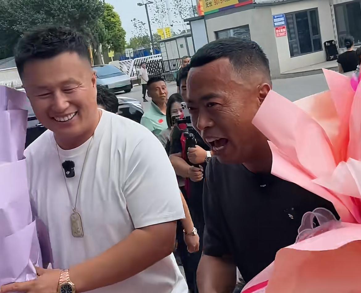 东北“两大王”陈建泽与刘辉齐聚
细节曝光各自家产，“土地王”才2个亿，“卖车王”