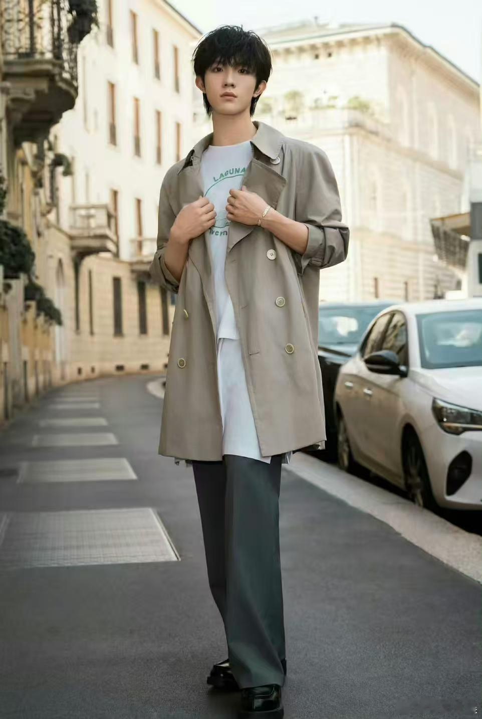 苏新皓看秀风衣造型苏新皓时装周生图苏新皓看秀风衣造型，好帅，