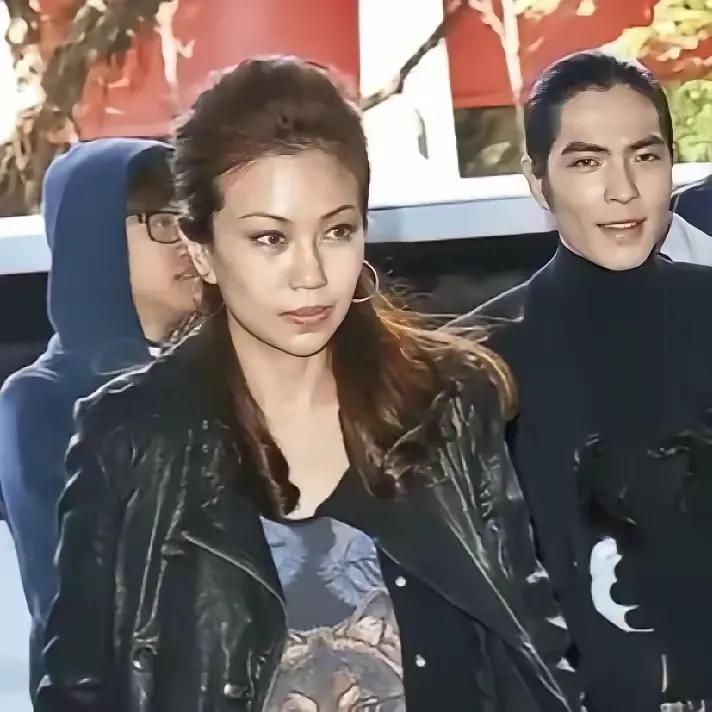 真是佩服这女人，完美地上演了一场霸道总裁爱上绝经的我！

都说秀恩爱，死得快，林