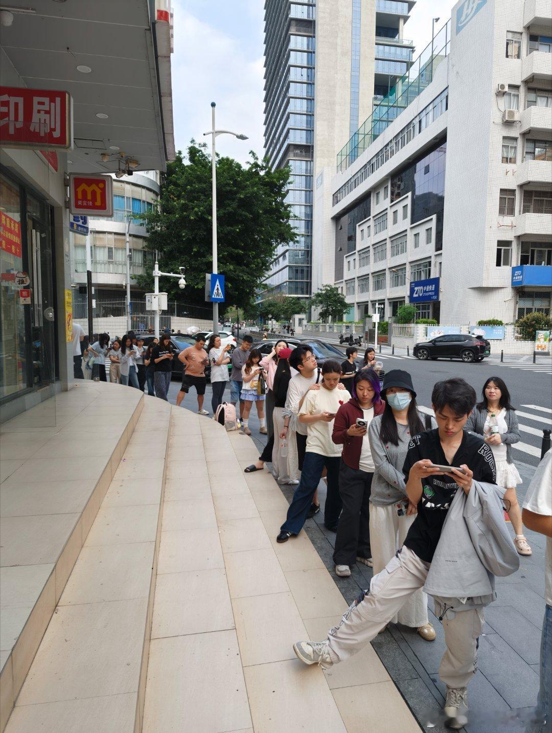 四十分钟！！！几年不见古早味你已经红成这样了吗巧克力味这款感觉没有柳州的古早味好