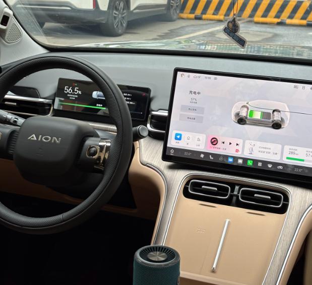 到4S店保养的时候，和维修人员聊天，他告诉我一个非常有用的结论，是关于充电的。他