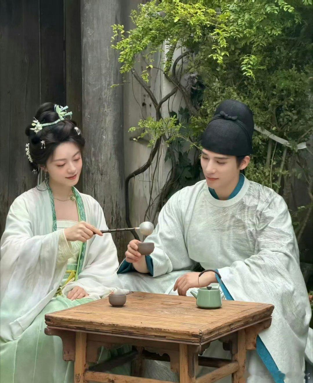 赵今麦王安宇一念江南官宣节奏这俩人服化道美加俩人CP还是不错的。 