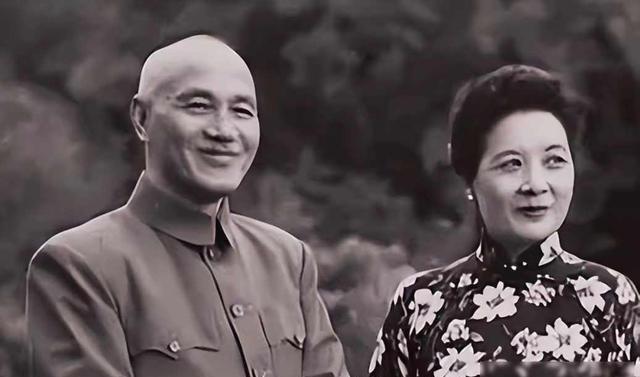 吴石死后十五年，每月有人给他妻子送来320元台币，蒋经国查清了送钱的人，却不敢说