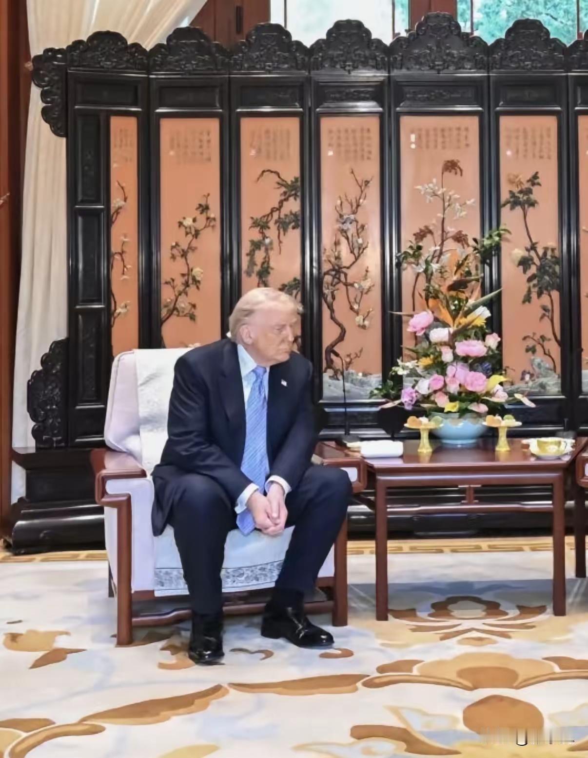 美国人怎么评价这次特朗普访华？今天，纽约时报发了一篇报道，是这么说的：“此次峰会