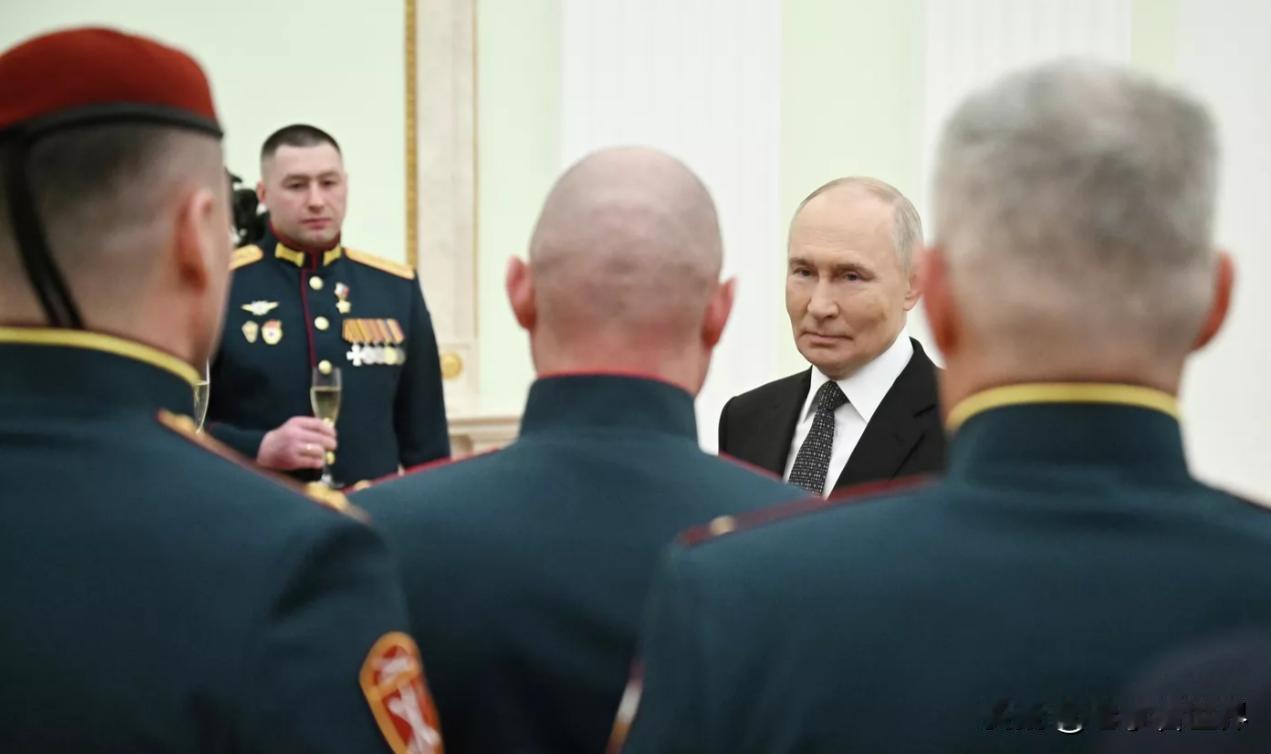 【普京：特别军事行动对英雄们来说特别艰难】
莫斯科时间2026年2月23日（俄罗