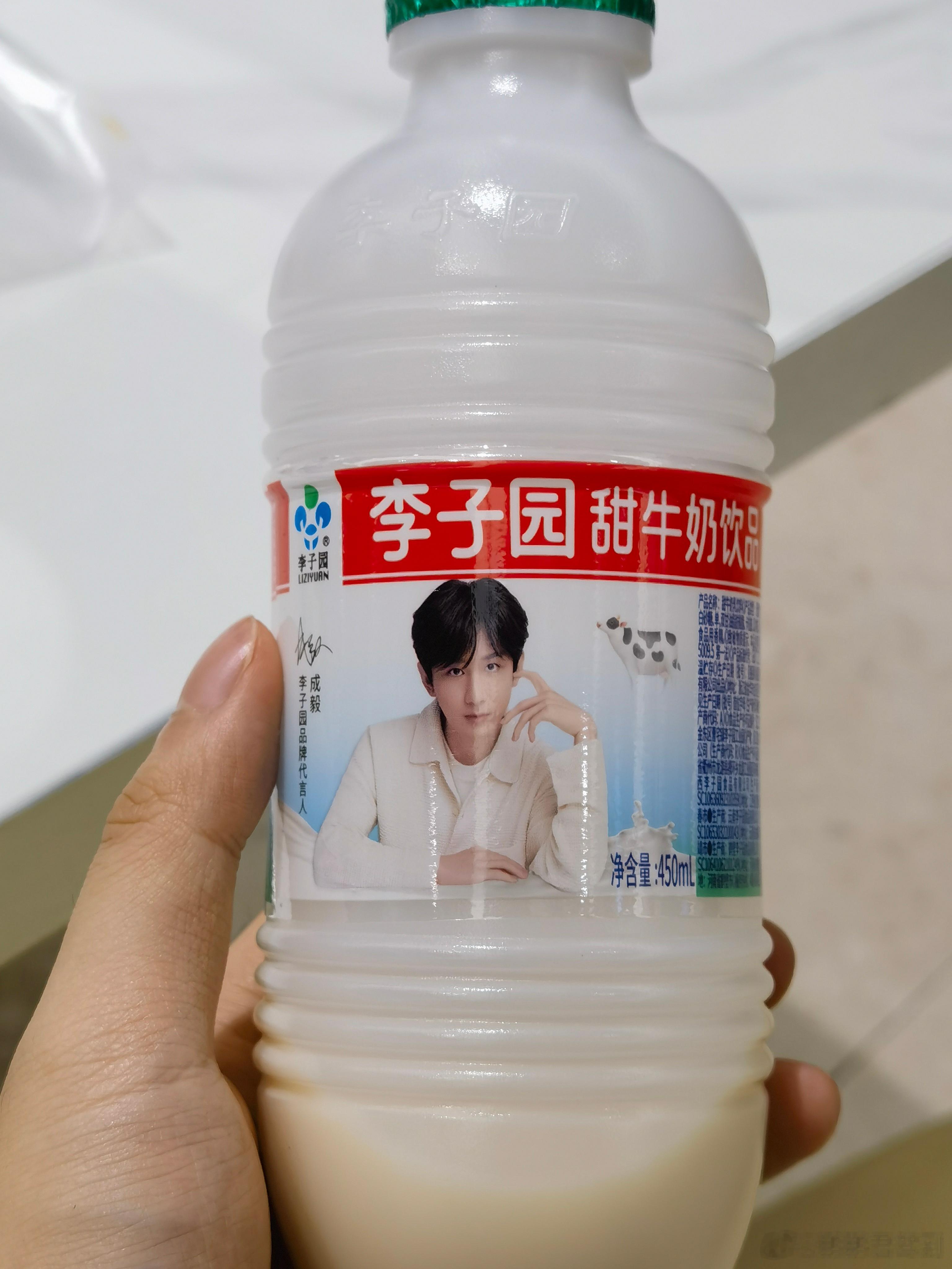 有谁喝过这个？特意买了一瓶回忆童年的味道…[偷笑][偷笑] ​​​