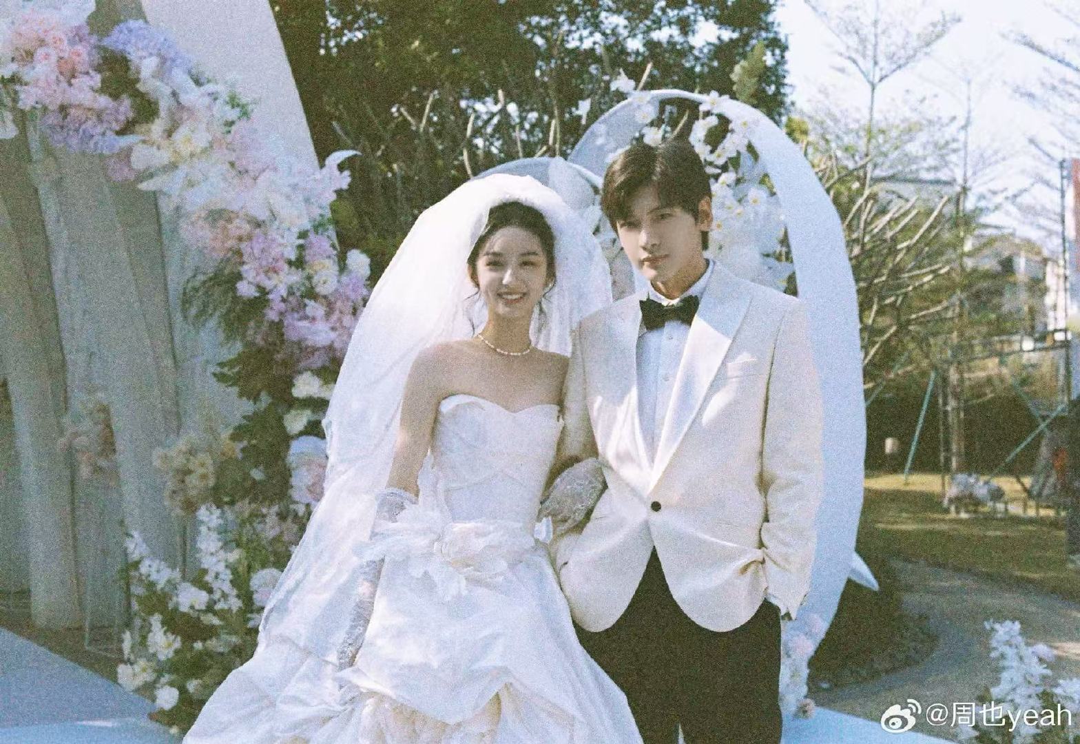 周也翟潇闻晒婚纱照周也翟潇闻你好1983婚纱照周也翟潇闻你好1983婚纱照，最最