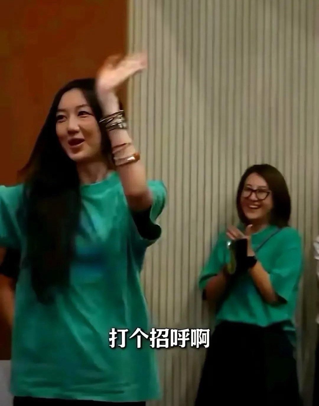 前两天李嫣出席活动，惊艳全场而且她的第四次手术把裂口缝成了杂志封面，有人酸：有钱