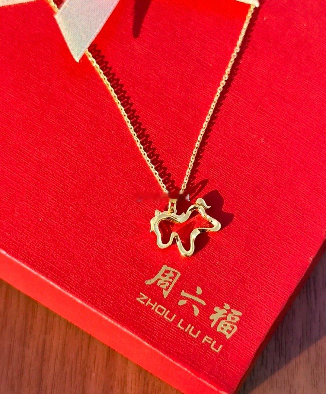 胖东来什么都好就是离我太远今年的马年项链吊坠看来买不成了，就看看吧胖东来金饰每克