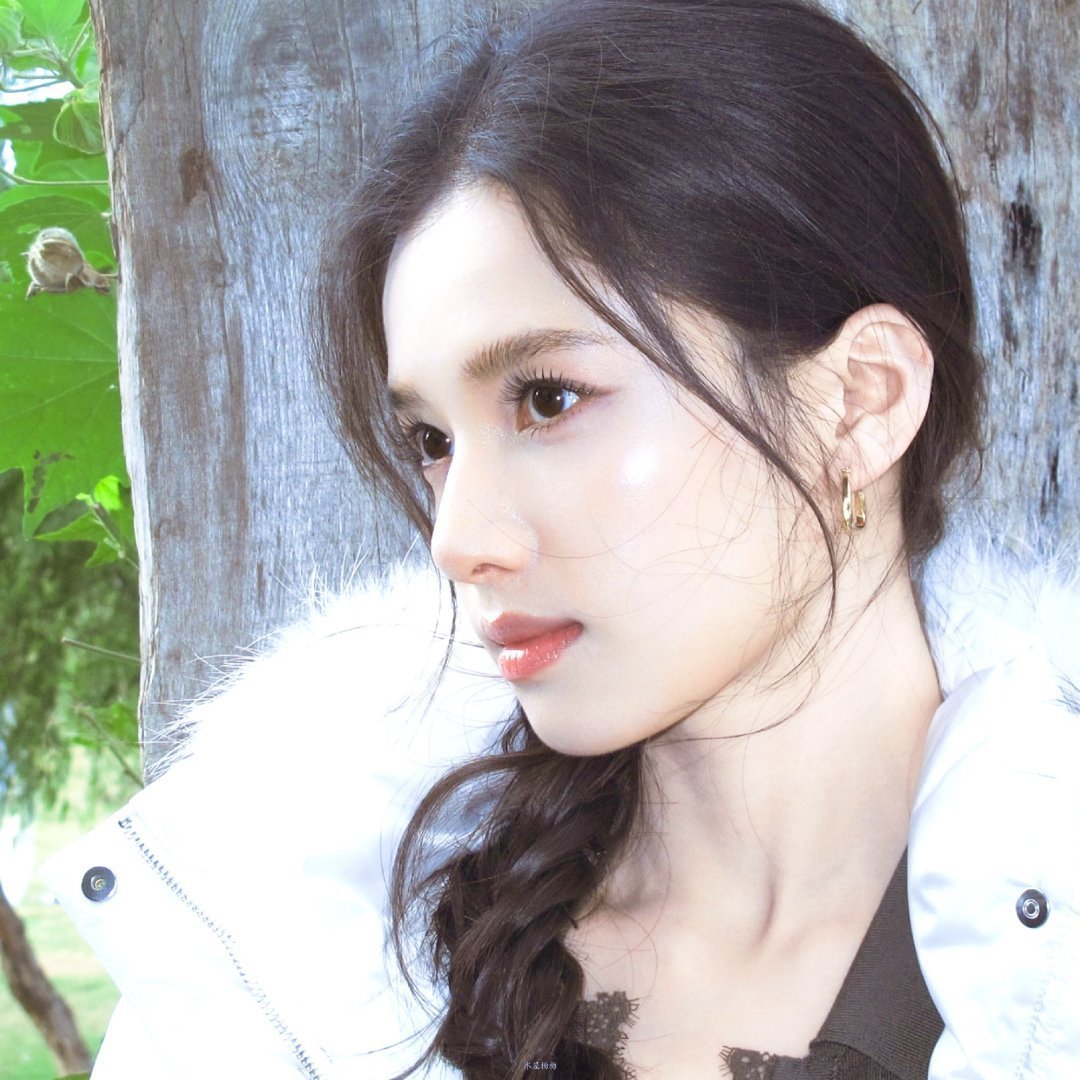 张婧仪[超话]张婧仪梦花廷zjy张婧仪缇兰“月色沦陷温柔，而我钟情于你” "​​