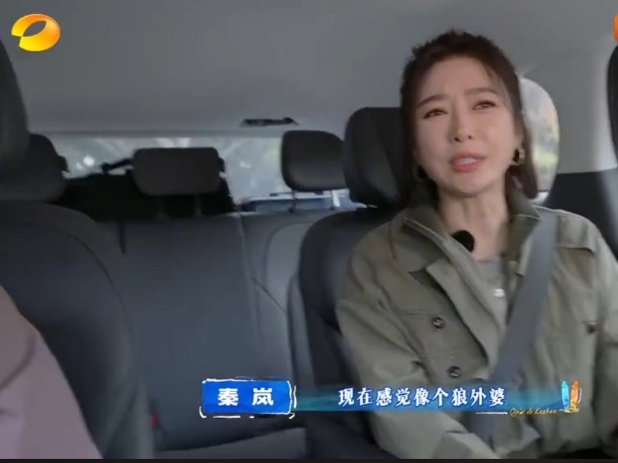 秦岚嗓子哑了3年咱朵拉这嗓子竟然哑了三年了，她自己也自嘲做了手术好像更糟糕了，咱