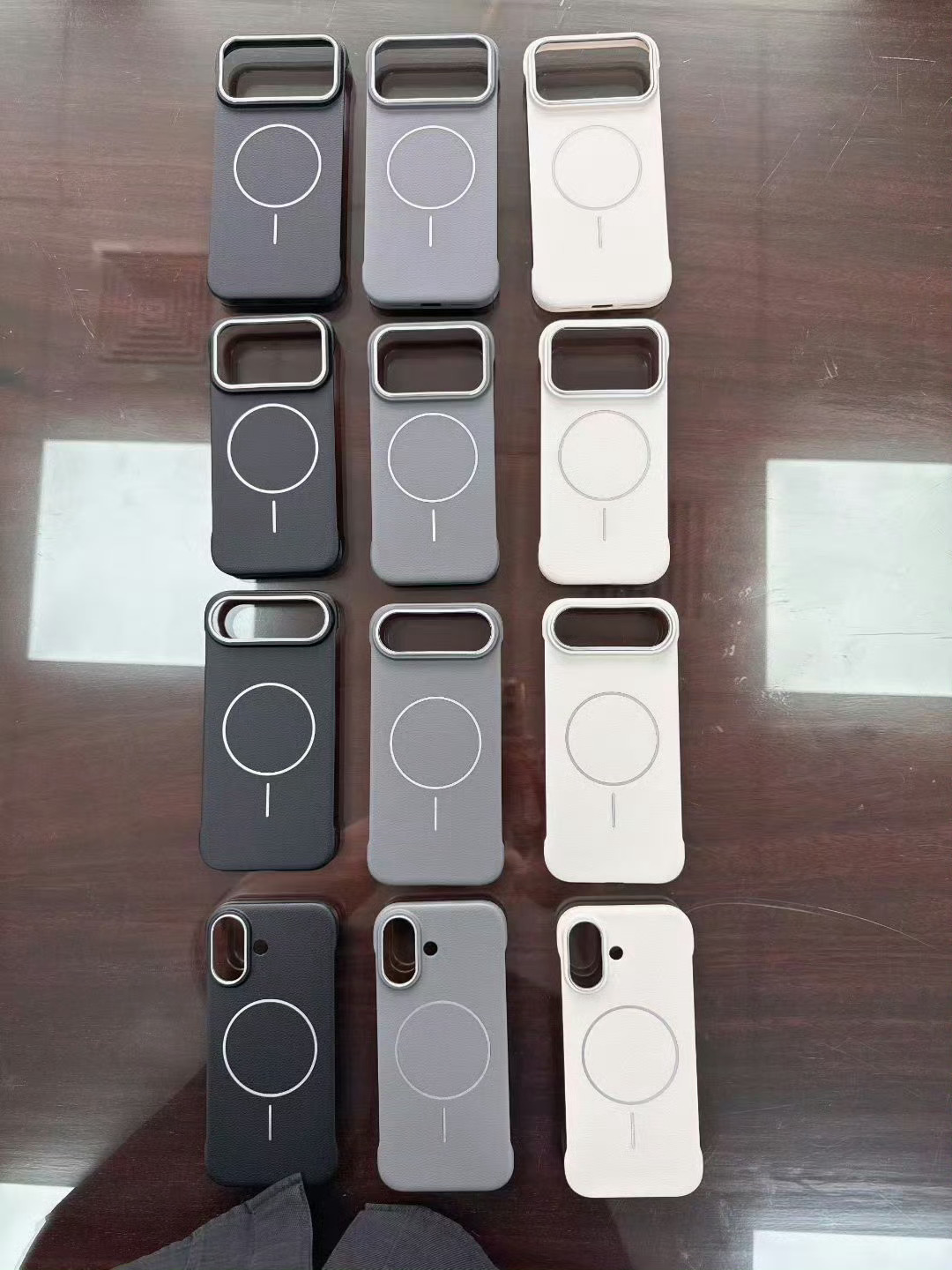 iPhone 17系列的手机壳越看安卓味越强了有木有[doge] ​​​