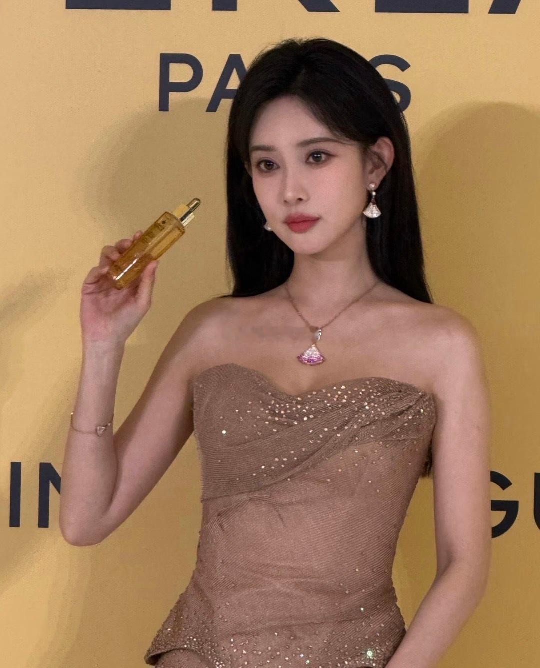 孟子义线下生图只有88斤真的好瘦啊 还是要注意健康 ​​​