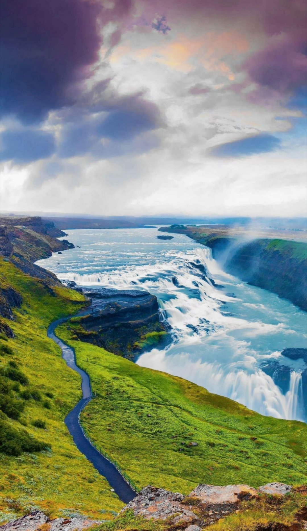 你应该越来越薄凉，只想管好你自己，其他的一切因果与你无关，永远不要试图去改变任何