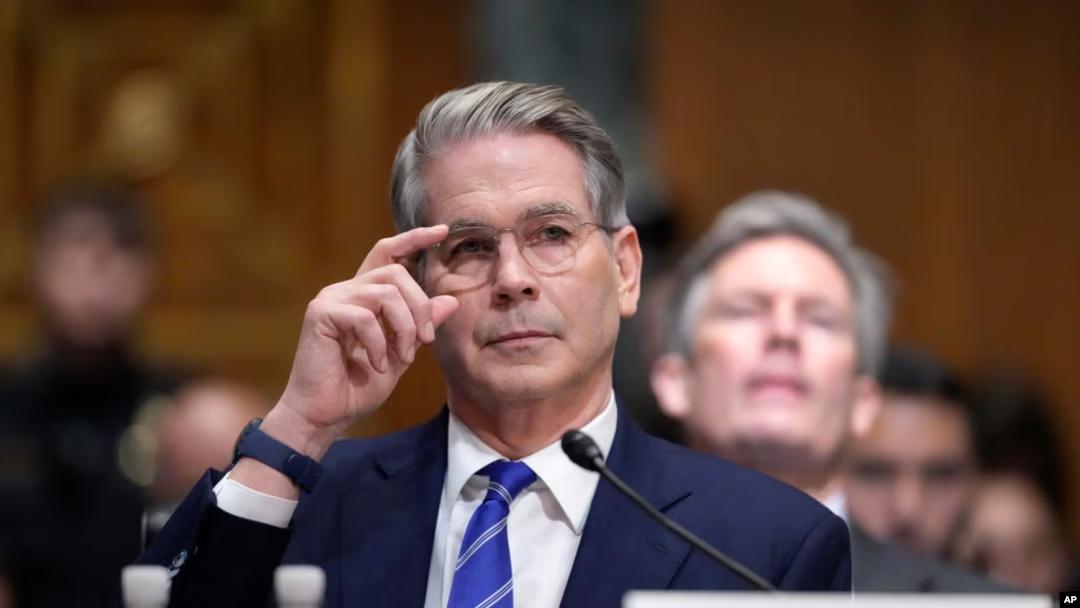 美国管钱的急红眼了！ 中国AI若反超，航母导弹也护不住美国！
美国财长贝森特发出