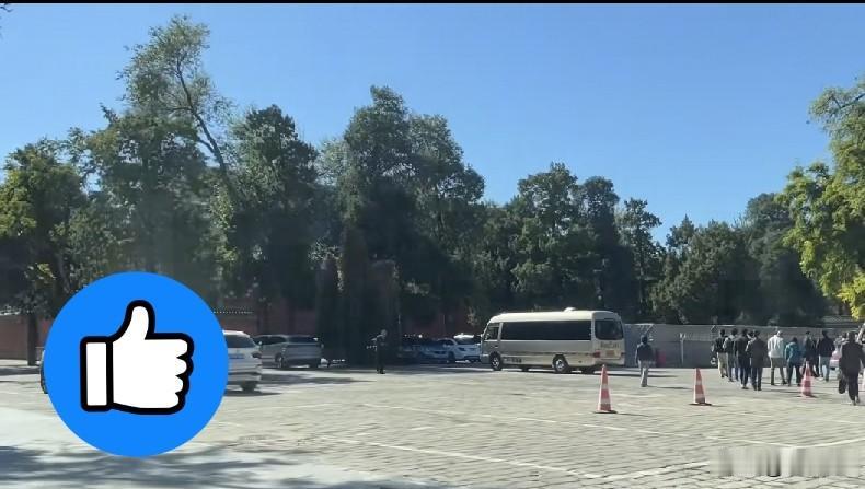 谁能信？二环寸土寸金，居然藏着免费停车场？
 
谁能想到，在北京二环里面，还能找