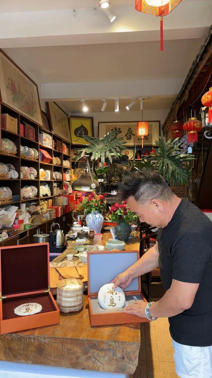 时光跌跌撞撞，季节来来往往，所得，所不得，都不如心安理得；人间熙熙攘攘，岁月匆匆